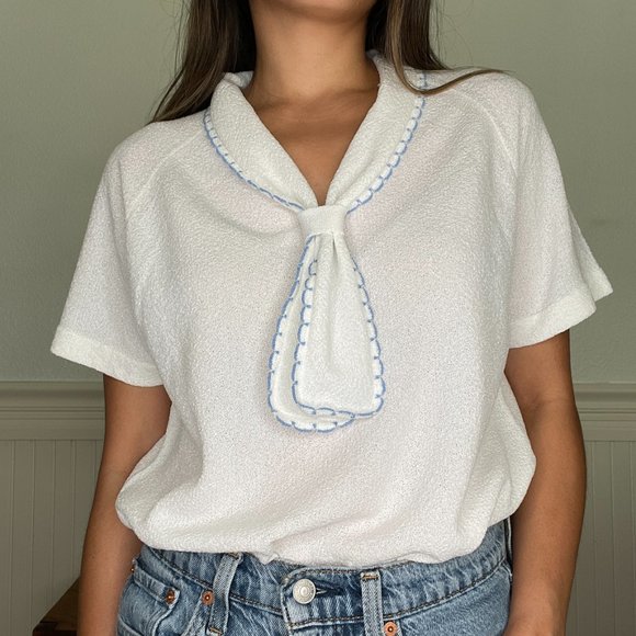 🎆🎇3fro$9 Women’s vintage blouse- white with blue trim- Size M - Picture 2 of 13